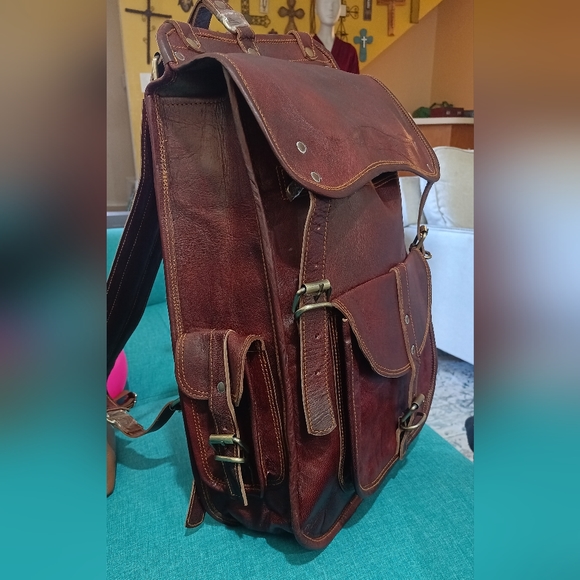 Leather backpack - Picture 2 of 5
